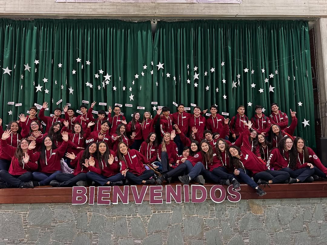 «Bienvenida a 5to año en su Último primer día de clases»